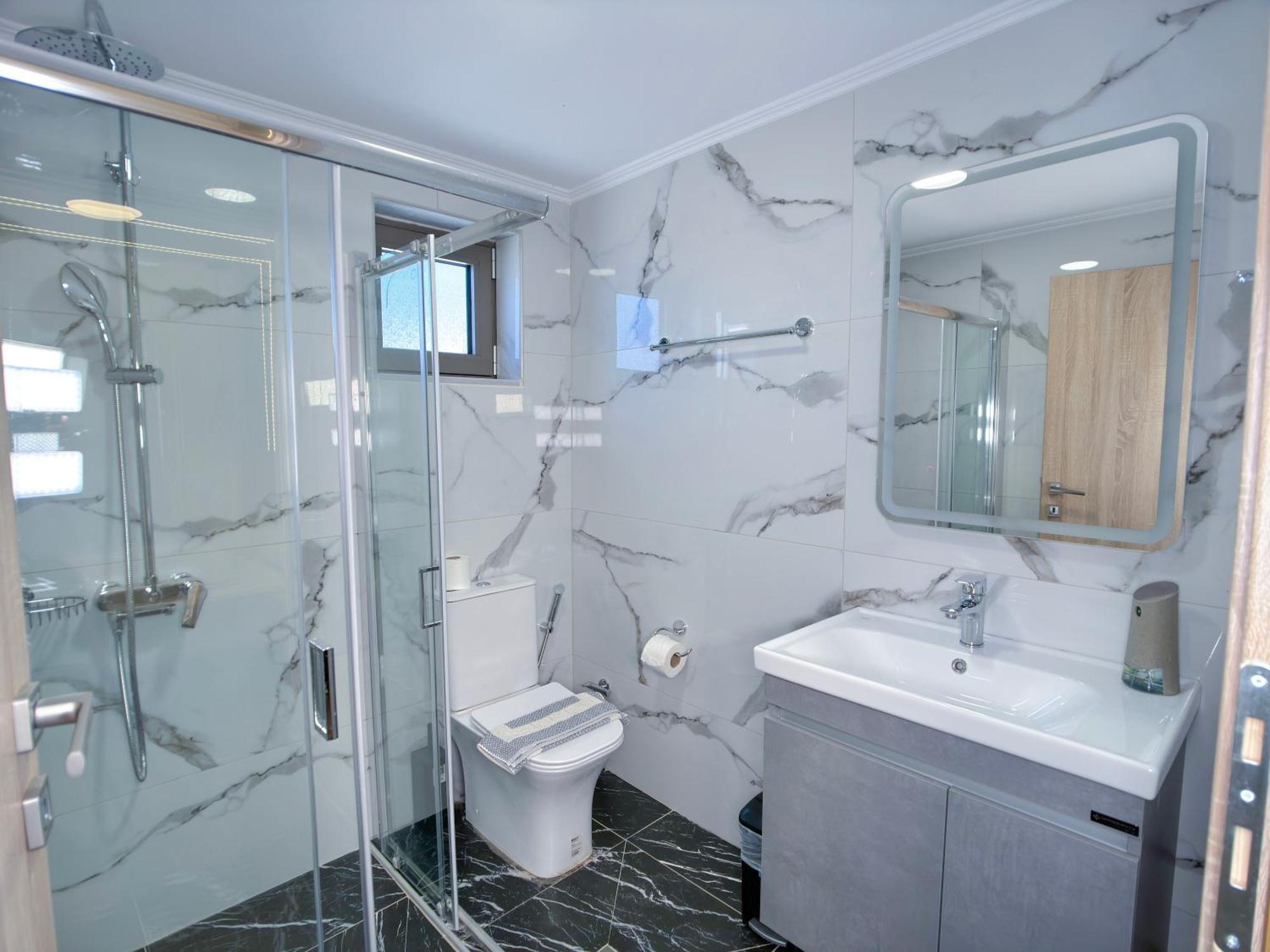 Paradise With Parking, Wifi, - Walking Distance To The *